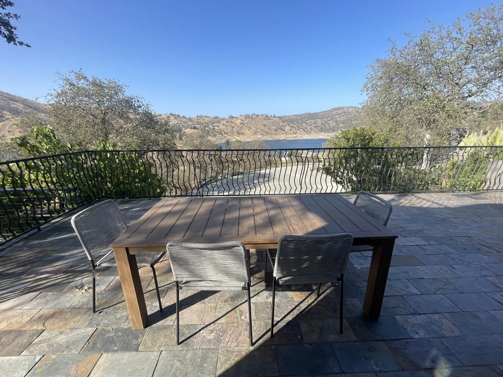Outdoor dining table on the terrace with the lake in the distance